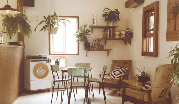 Photograph of the interior of a cafe